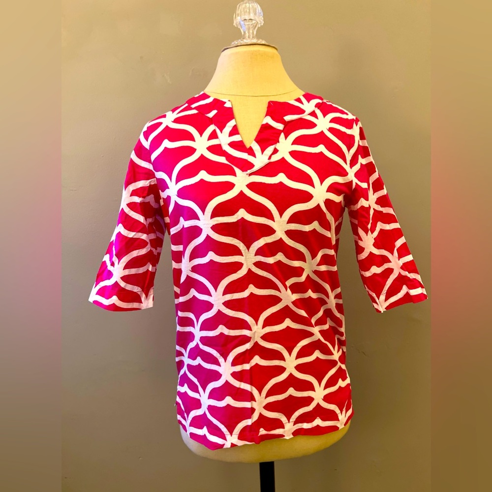 Vineyard Vines pink graphic top size M